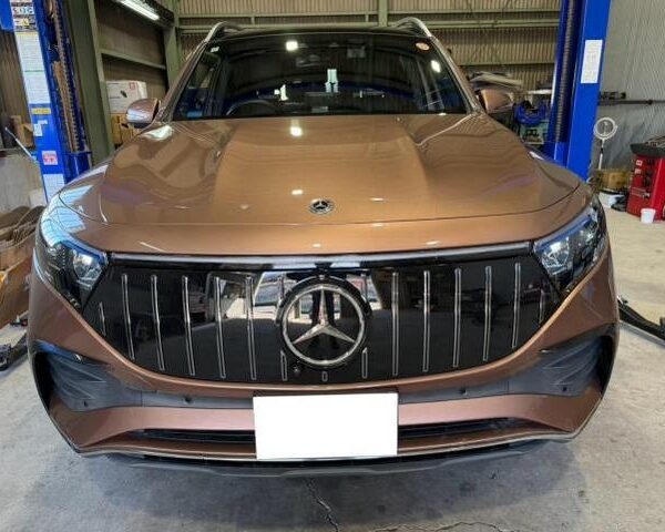 【　Goo-pit　】R7年　メルセデス・ベンツ　ＥＱＢ　グリル交換　