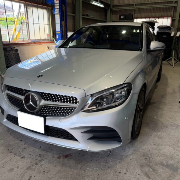【　作業実績　】R１年　メルセデス・ベンツ　Ｃクラス　W205　後期　ローダウン＆エアサスコンプレッサー交換